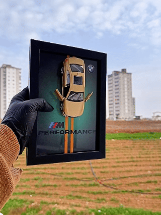 BMW M Serisi M5 Performance Şampanya Rengi – Diecast Model Araba Tablosu 15x21 cm