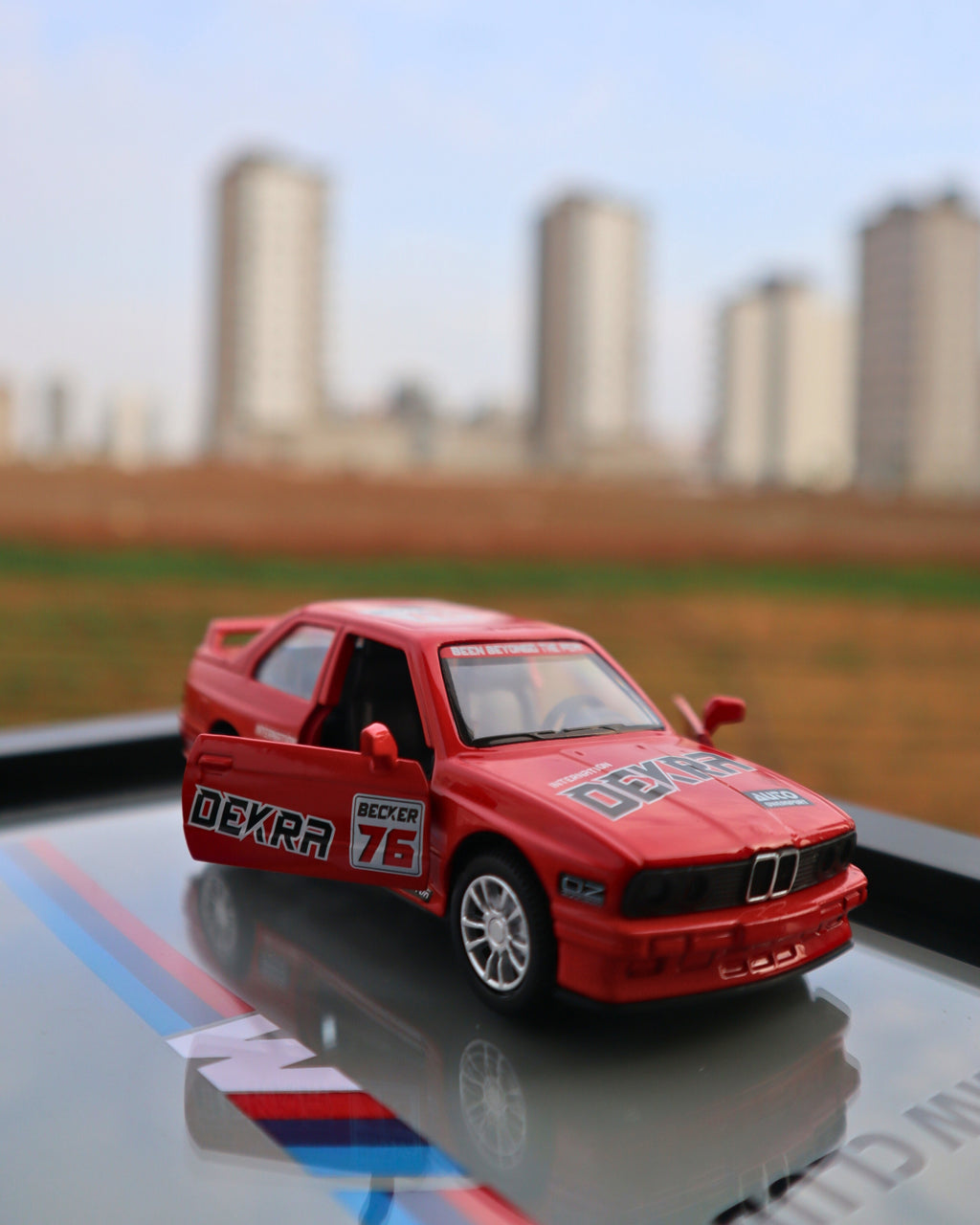 BMW E30 DTM DEKRA #76 Diecast Model Araba Tablo 15x21 cm