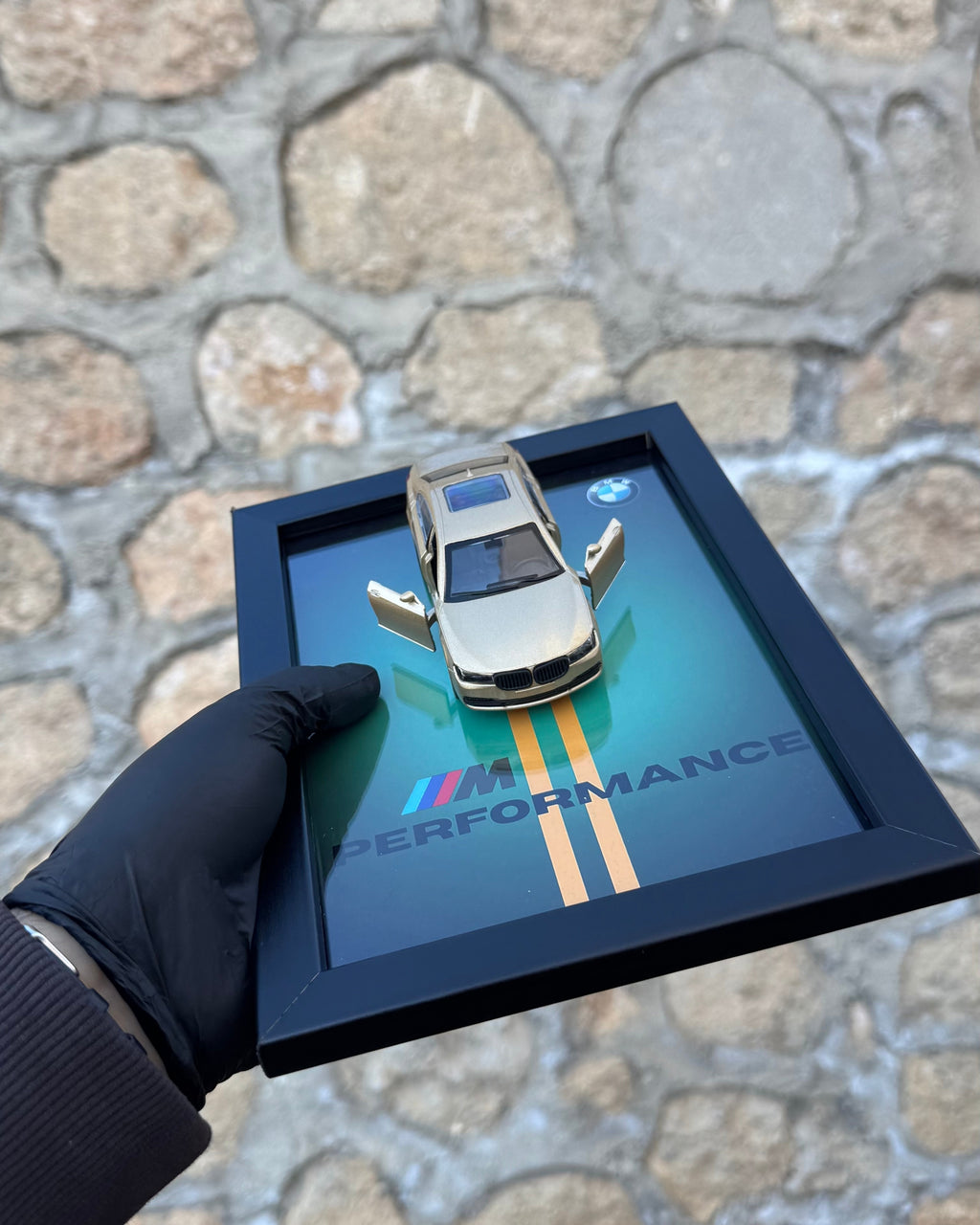 BMW M Serisi M5 Performance Şampanya Rengi – Diecast Model Araba Tablosu 15x21 cm