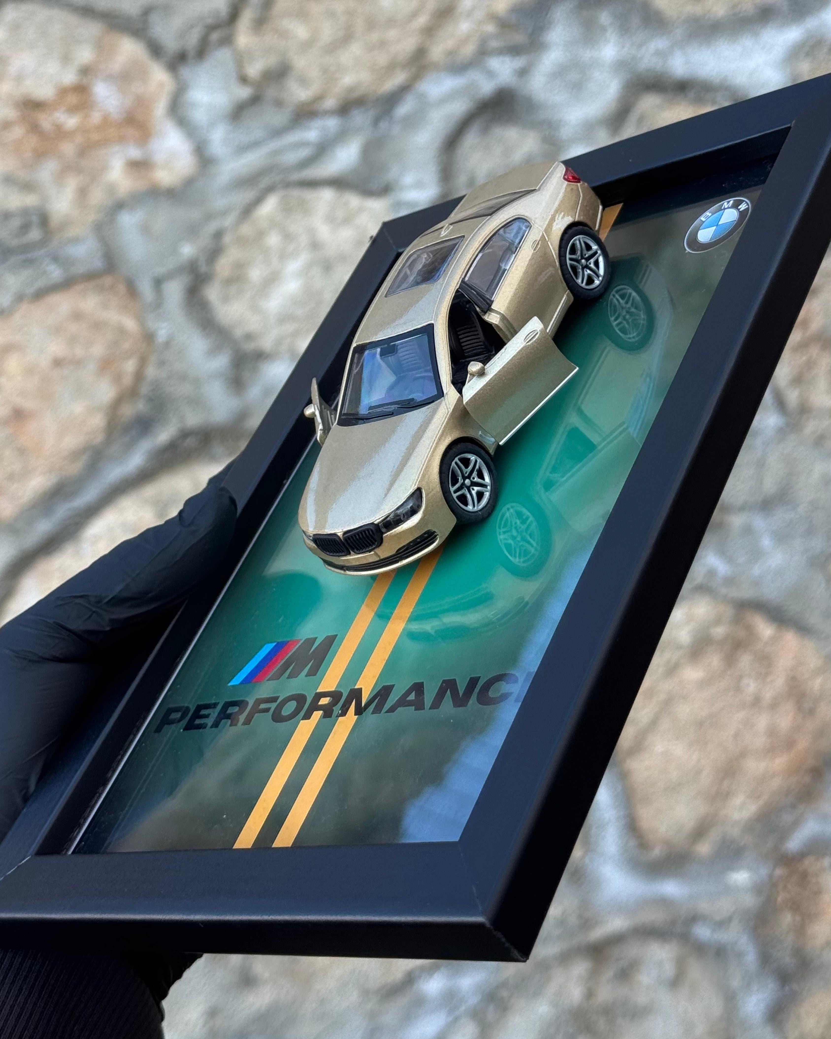 BMW M Serisi M5 Performance Şampanya Rengi – Diecast Model Araba Tablosu 15x21 cm