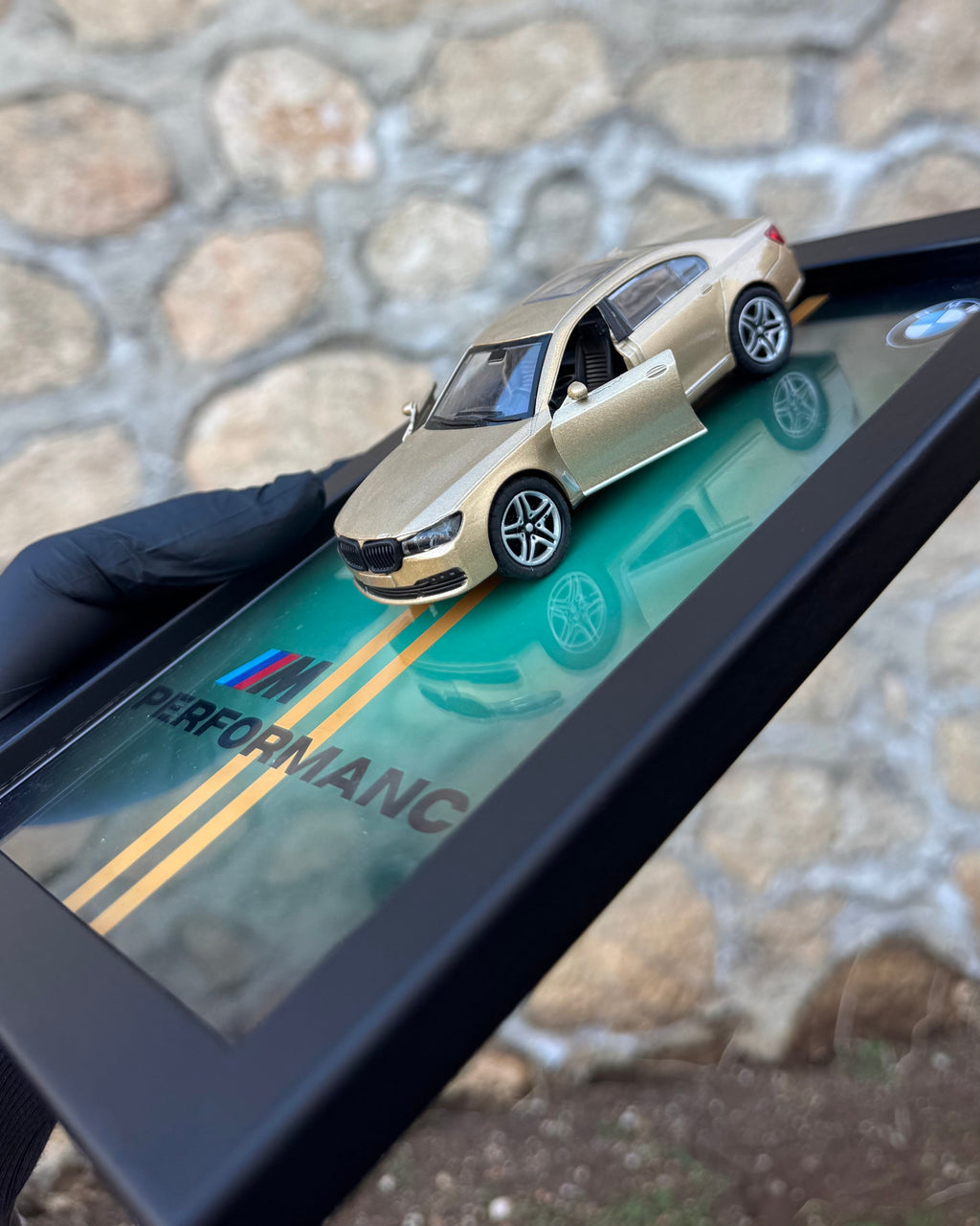 BMW M Serisi M5 Performance Şampanya Rengi – Diecast Model Araba Tablosu 15x21 cm